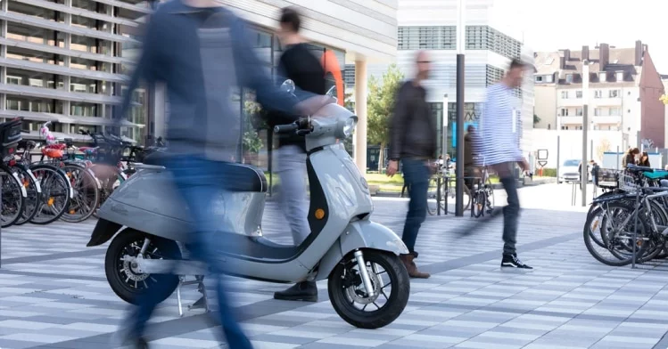 Guide Complet sur le Coût Total de Possession d’une Moto ou d’un Scooter Électrique