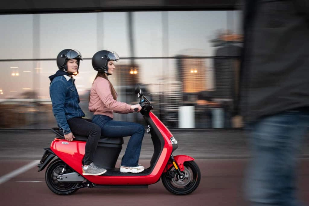 Quel scooter électrique peut-on conduire sans permis ?