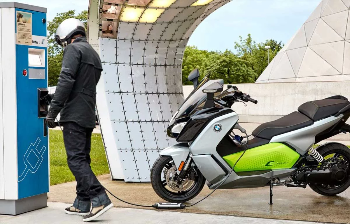Quelle borne de recharge pour son scooter électrique ?