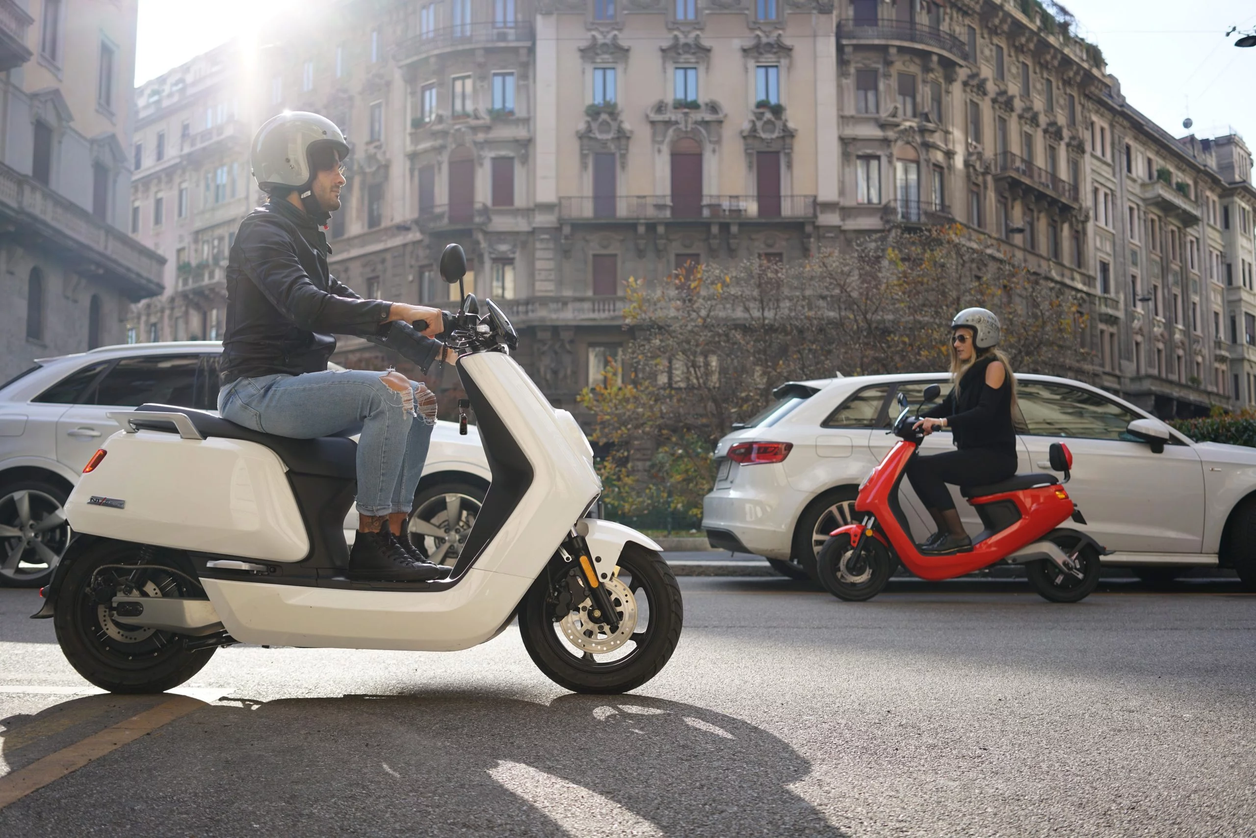 Scooter électrique vs moto électrique : Quelle option vous convient le mieux ?