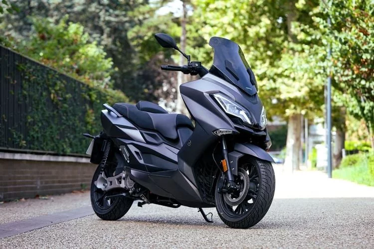 Combien coûte un scooter électrique à l’année ? (recharge, entretien, assurance)