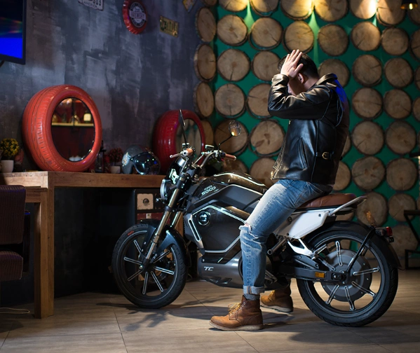 Moto Électrique Super Soco : Style, Performance et Innovation