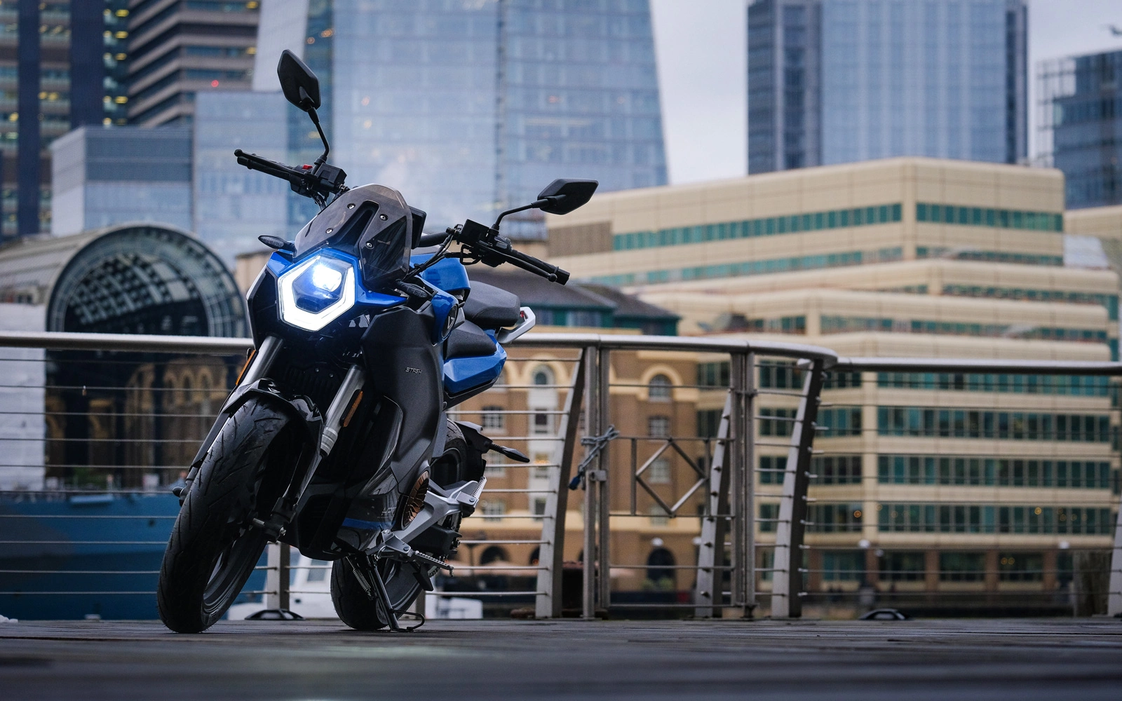 Les meilleures motos électriques 125cc pour la ville
