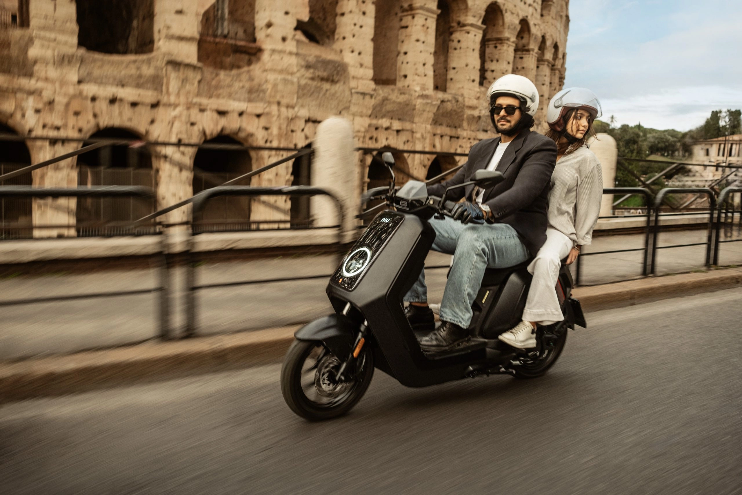 Moto électrique ou scooter électrique : lequel choisir ?